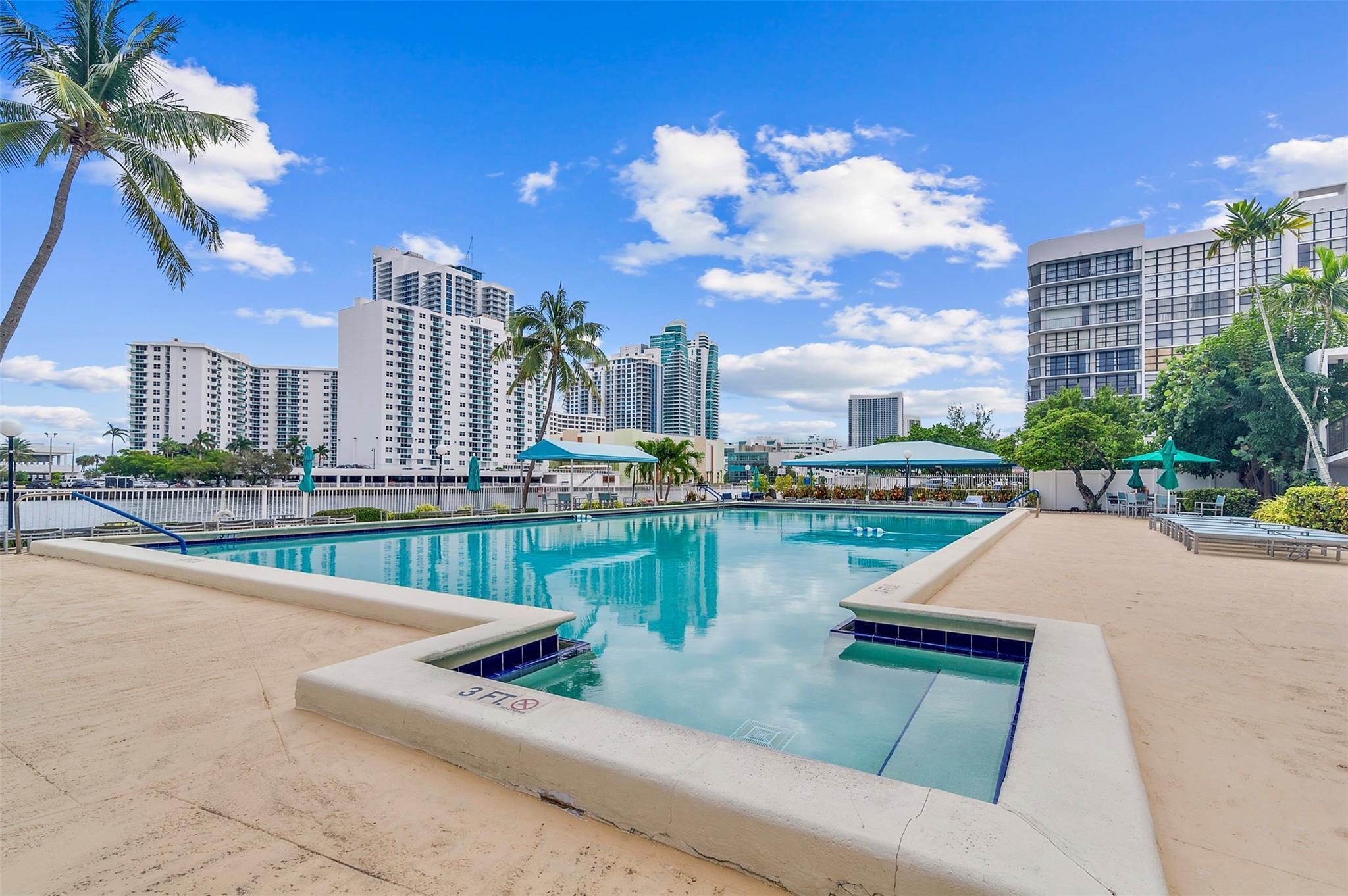 800 Parkview Drive Unit 317 — photo