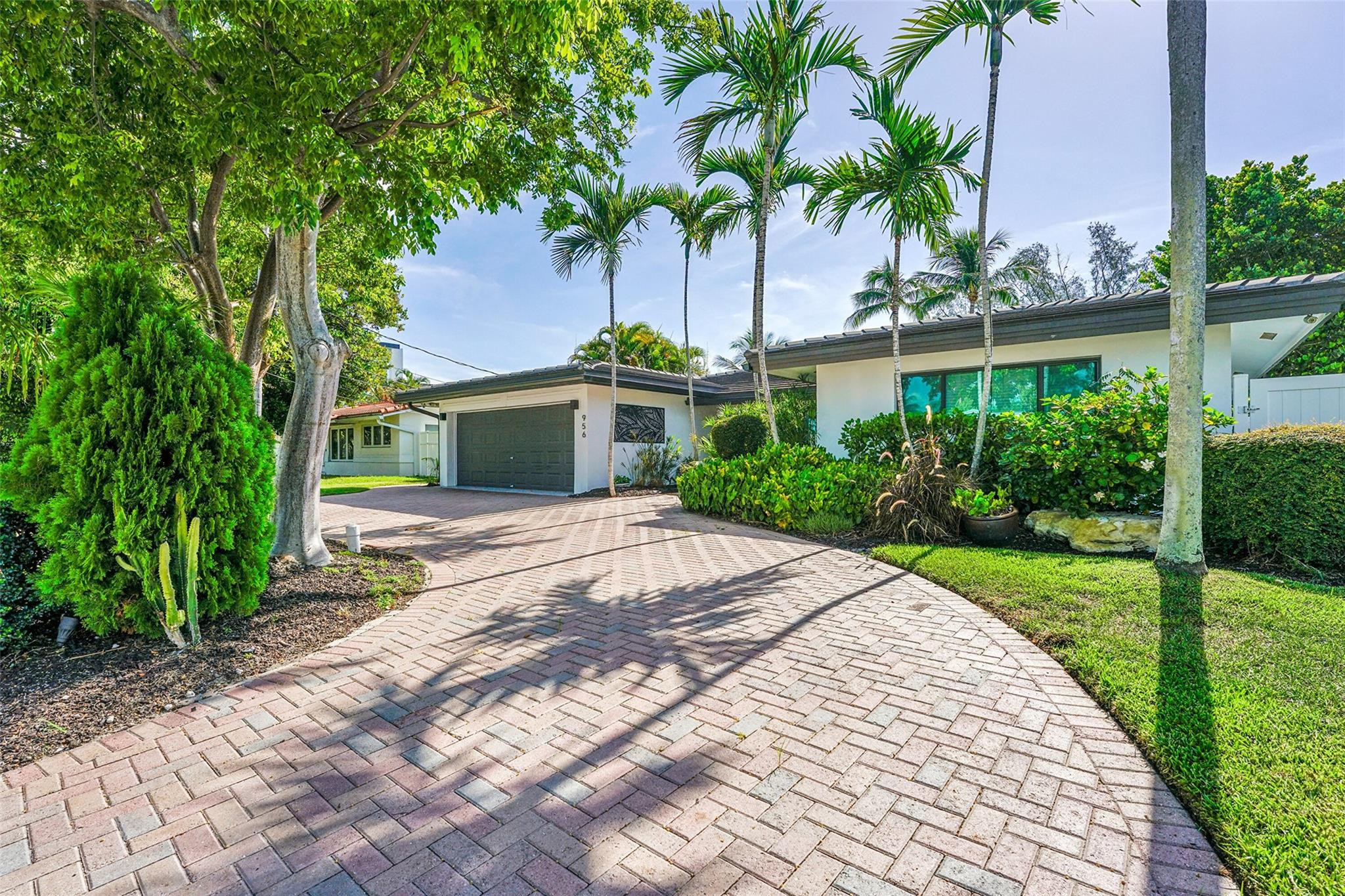 956 SE 10th Court — photo