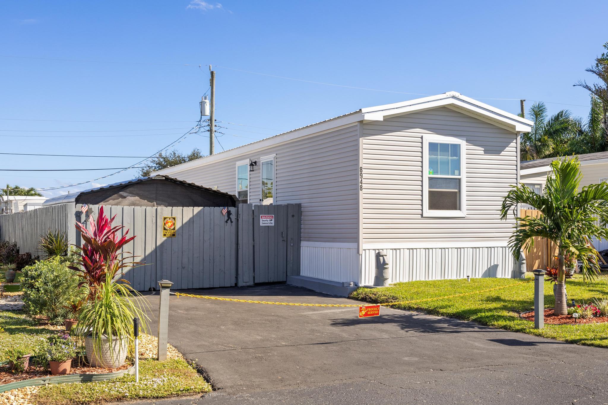 8948 Oak Street — photo