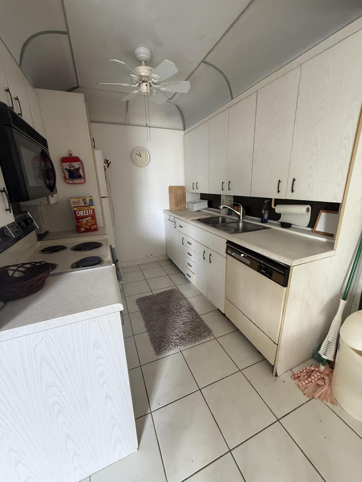 1008 Exeter A, Boca Raton, FL 33434 — photo 2