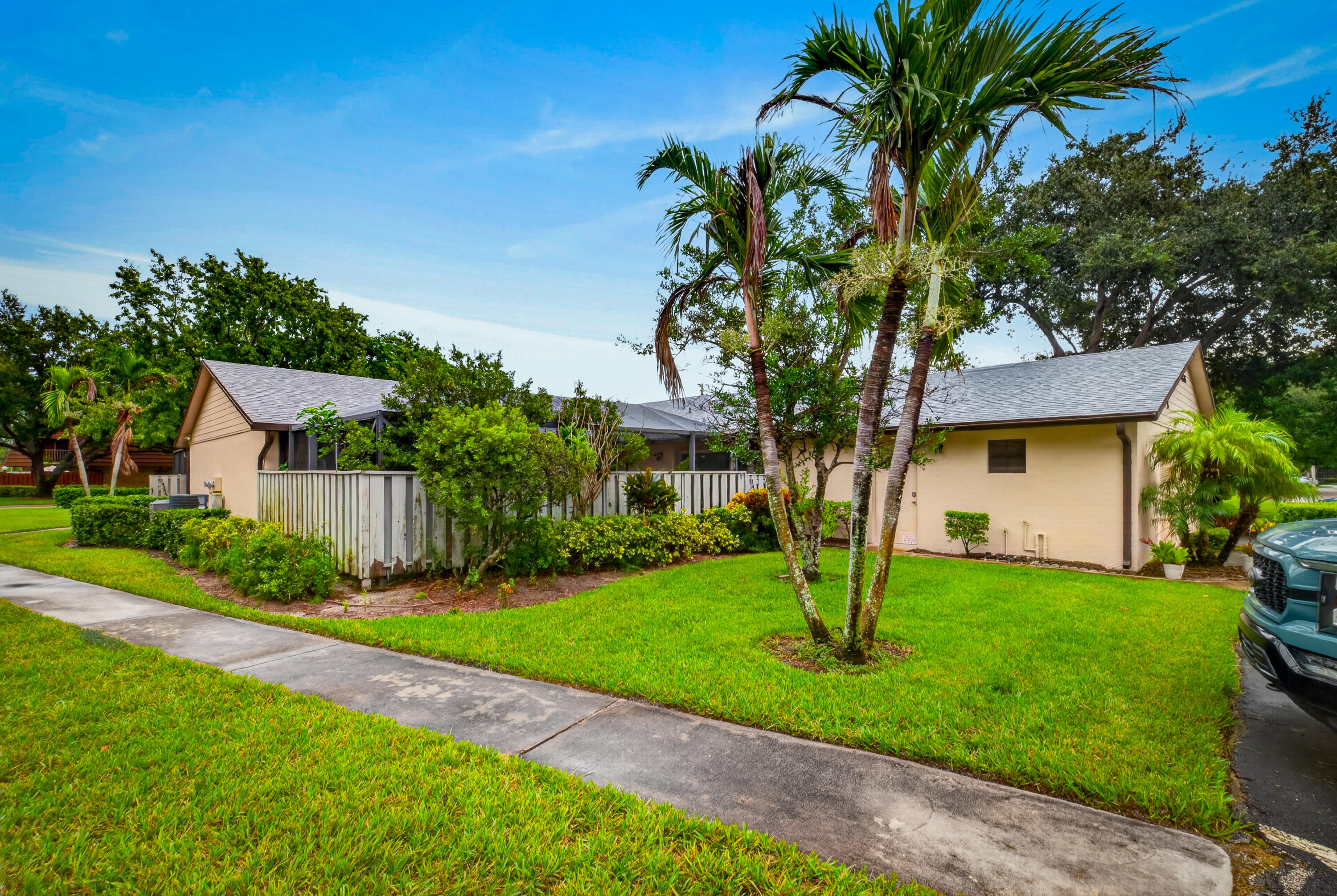 1435 Captains Walk — photo