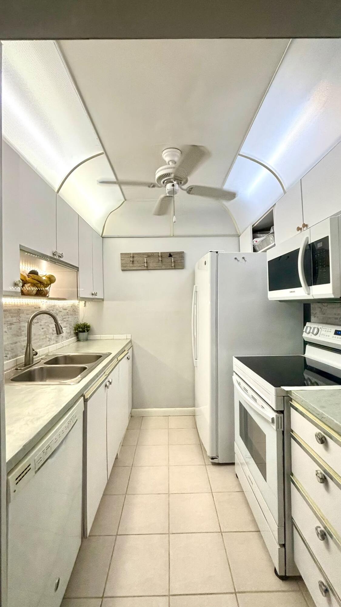 2 Newport a Drive Unit 2 — photo