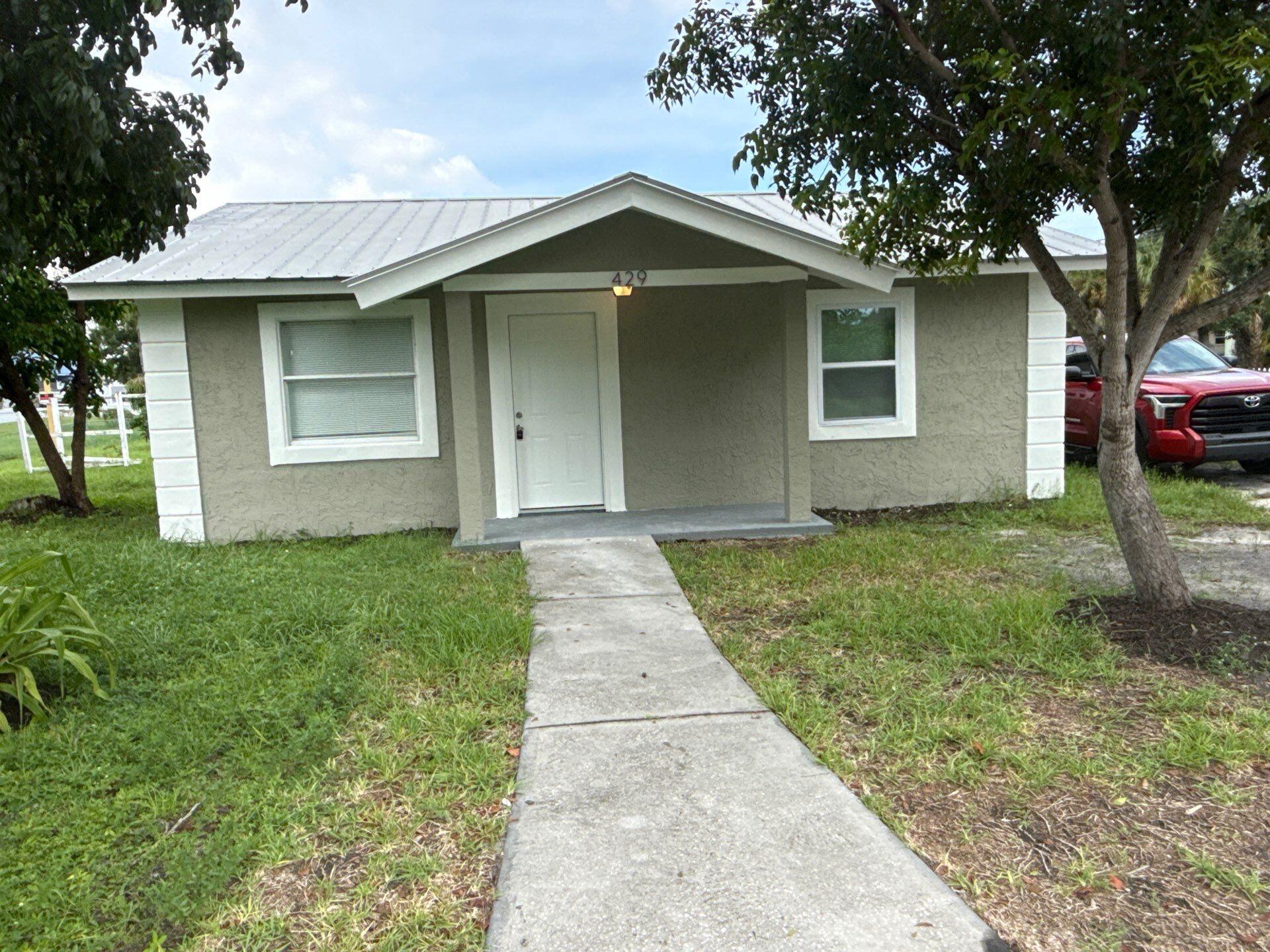 429 SE Lake Street — photo