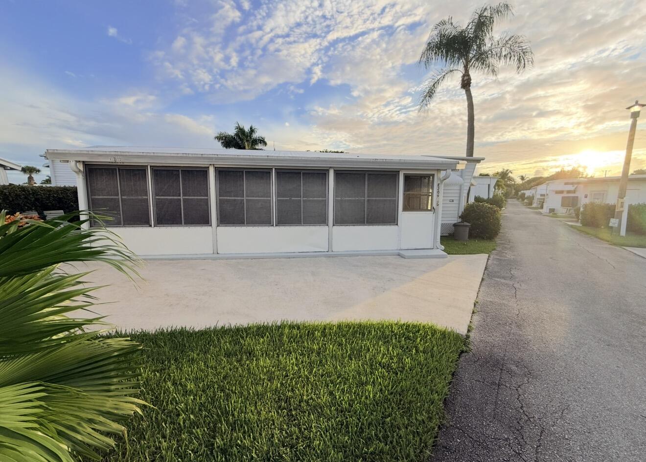 209 E Eagle Drive Unit E — photo