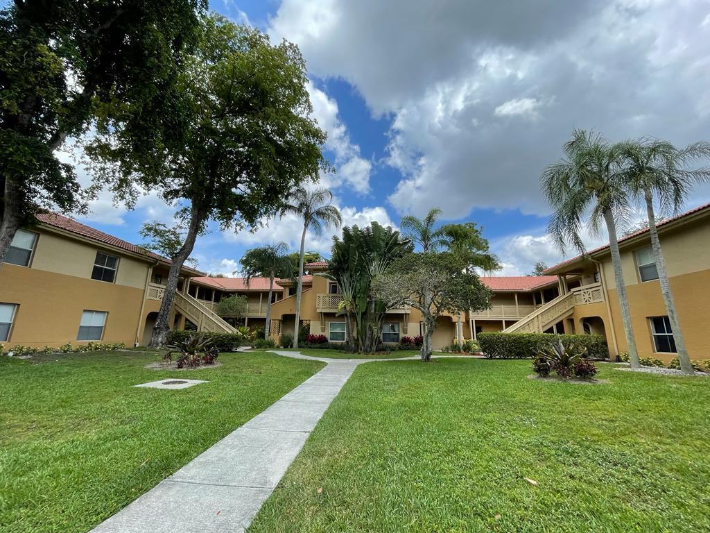 4783 Via Palm Lakes Unit 104 — photo