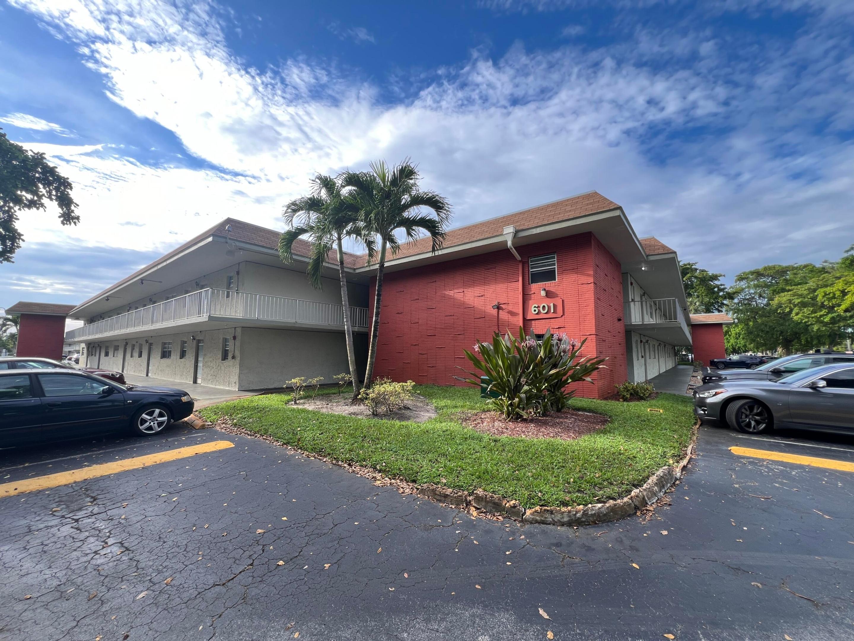 601 S State Road 7 Unit 2H — photo