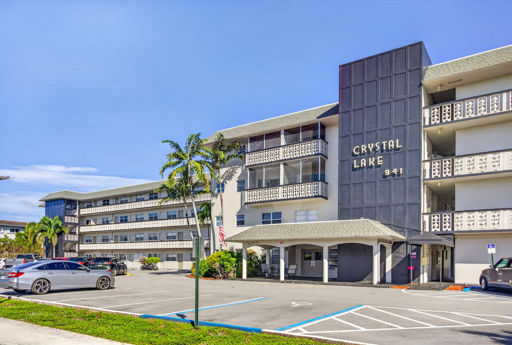 941 Crystal Lake Drive Unit 307 — photo