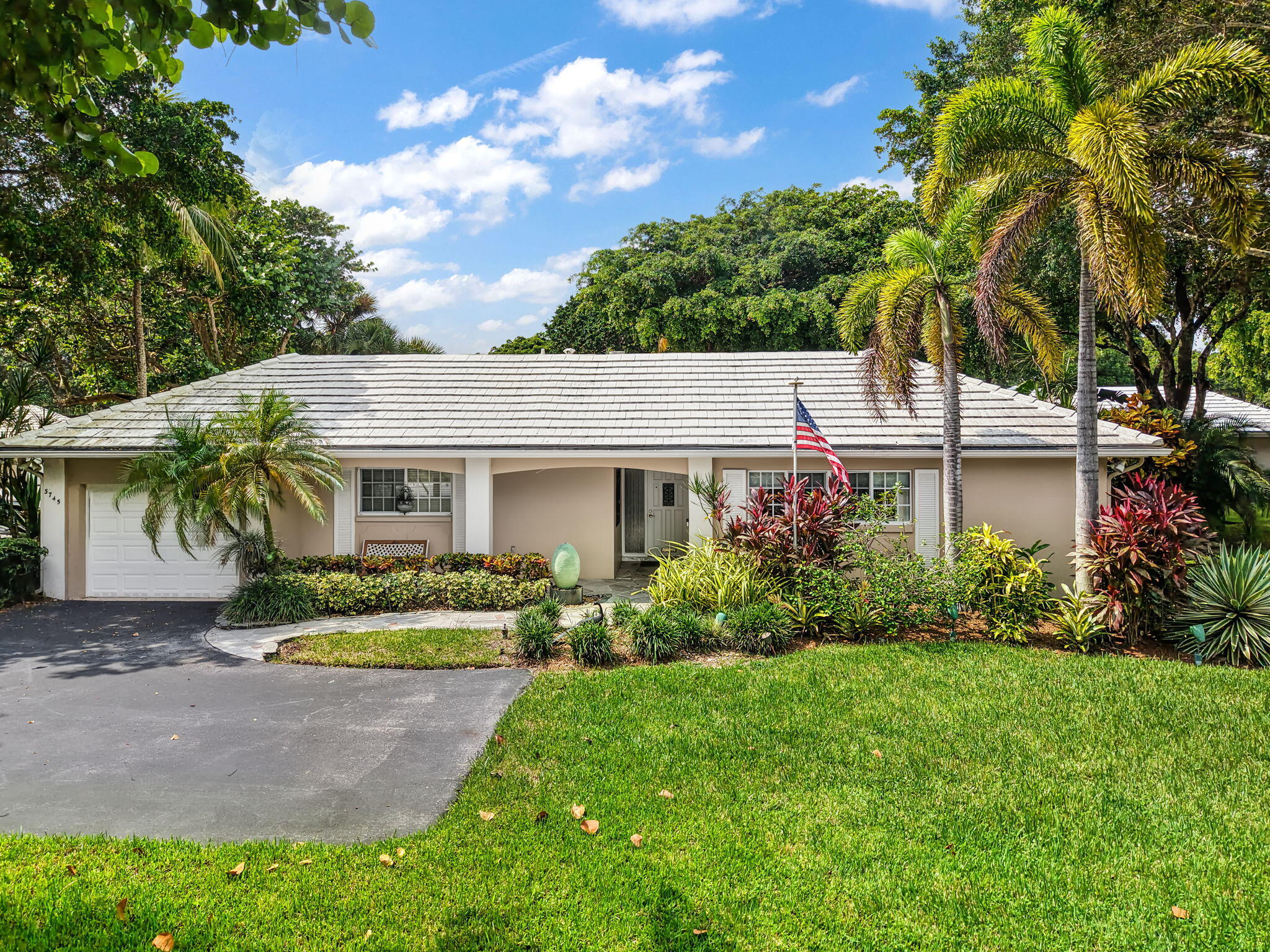 3745 Oaks Clubhouse Drive Unit V-8 — photo