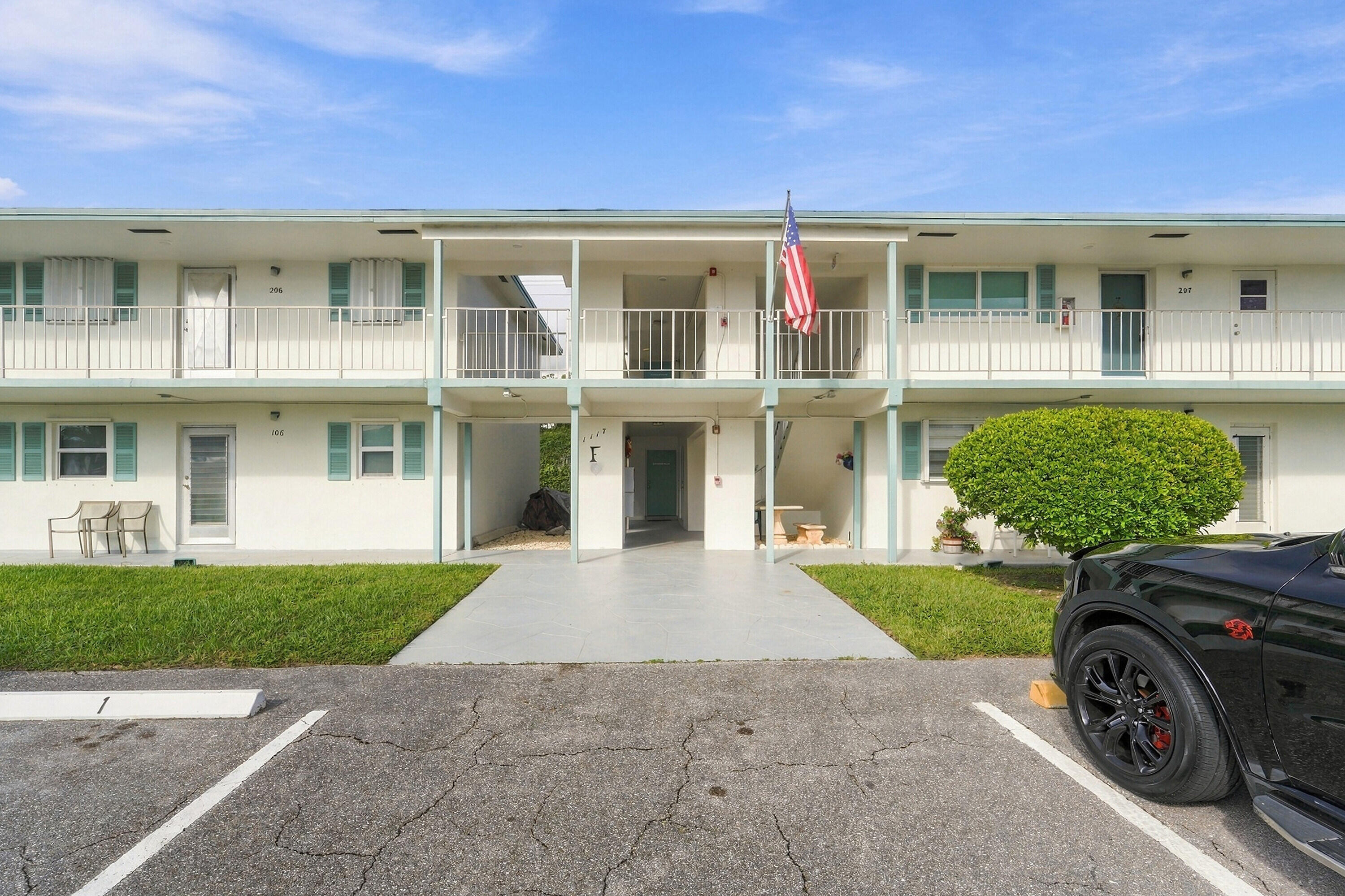 1117 Lake Terrace Unit 112 — photo