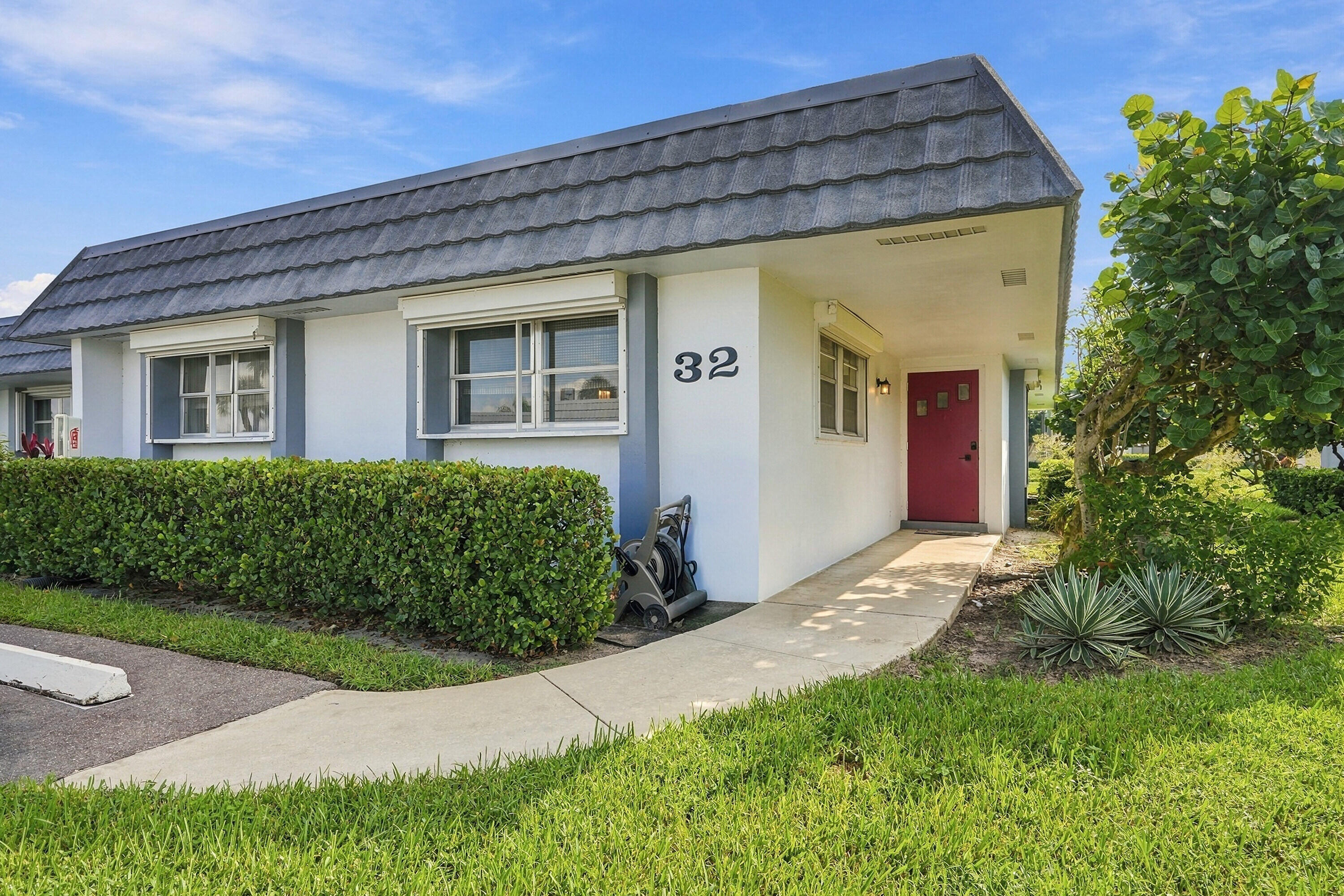 2886 Fernley Drive E Unit 32 — photo