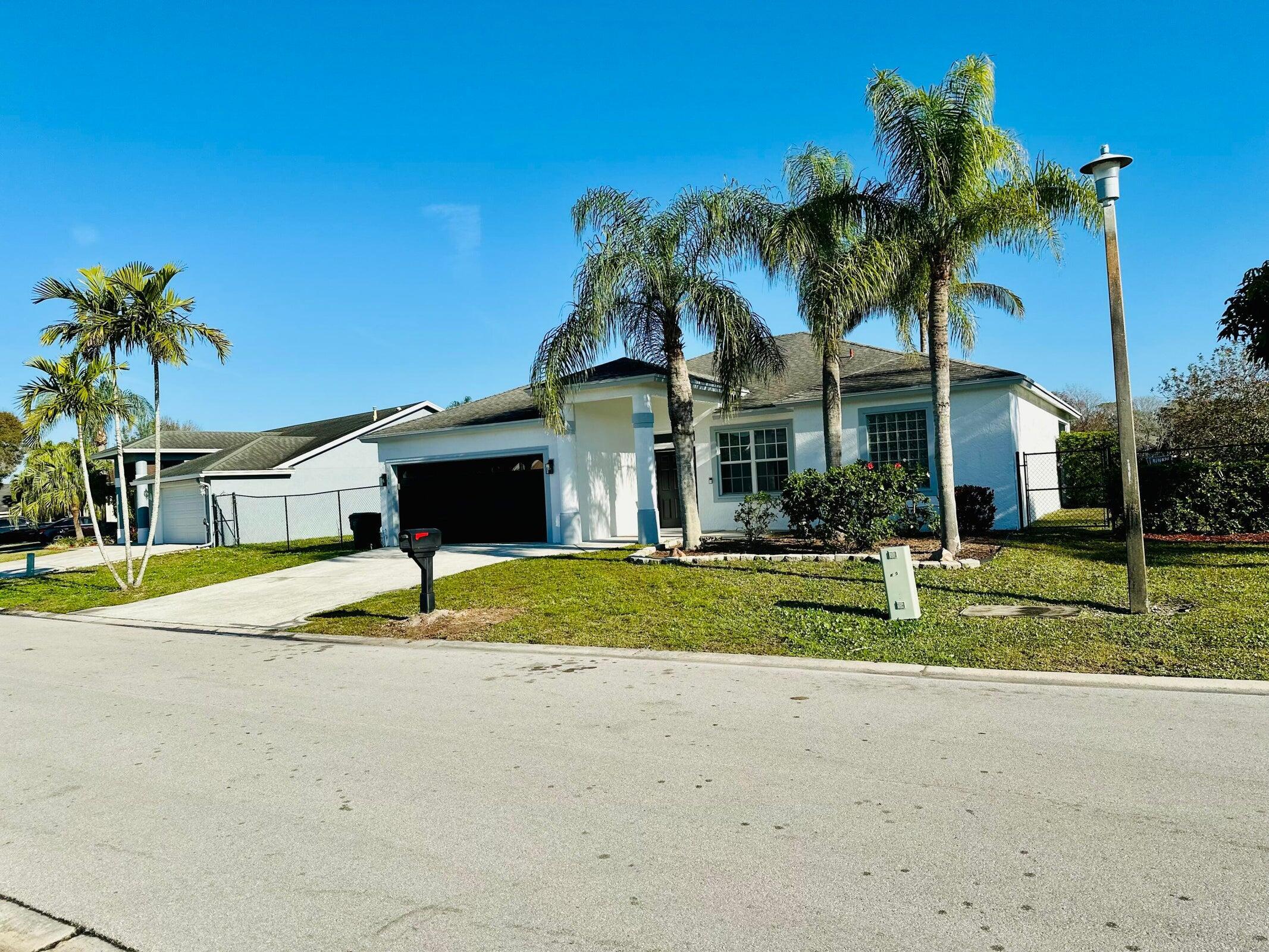 1196 Hatteras Circle — photo