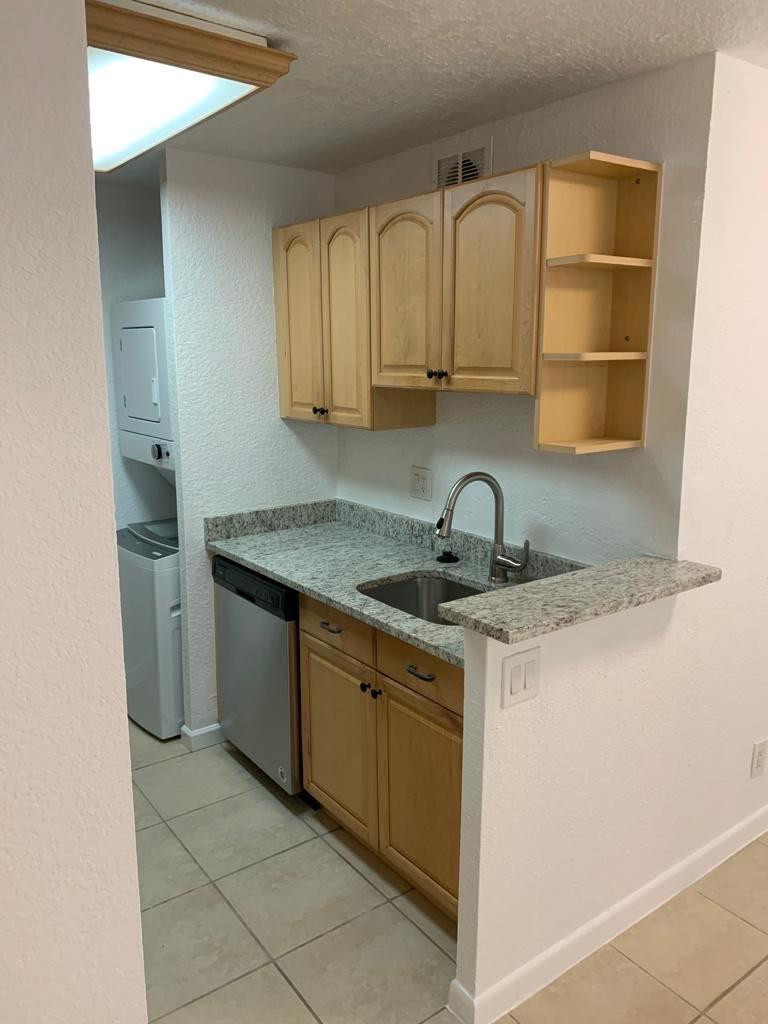 9916 Twin Lakes Drive Unit 33-C — photo