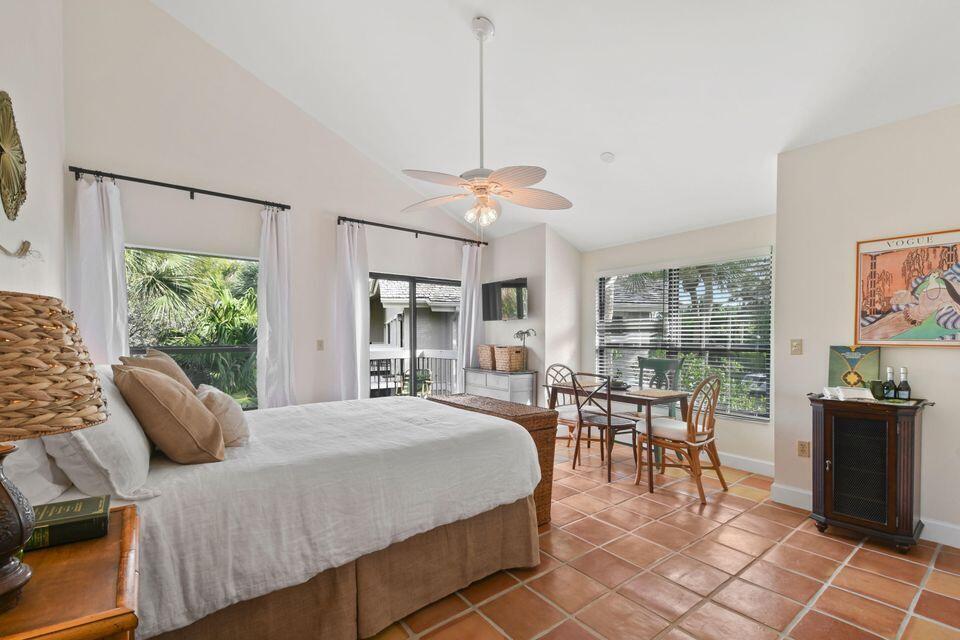 11863 Wimbledon Circle Unit 507 — photo
