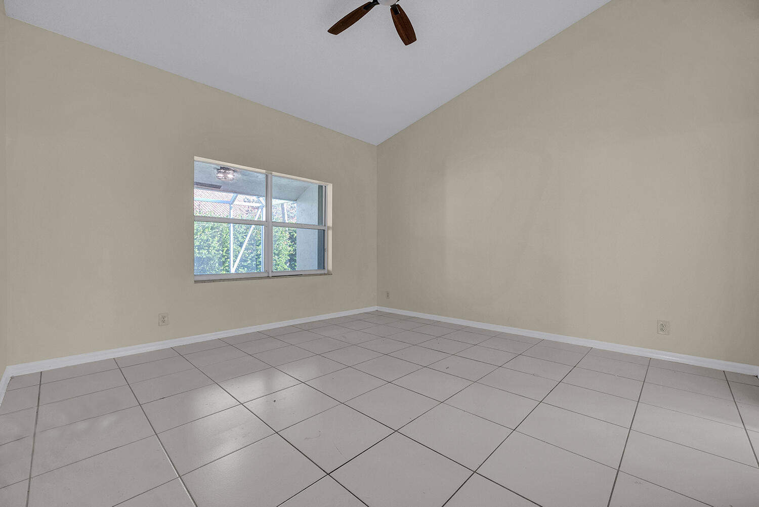 6089 Heliconia Road — photo