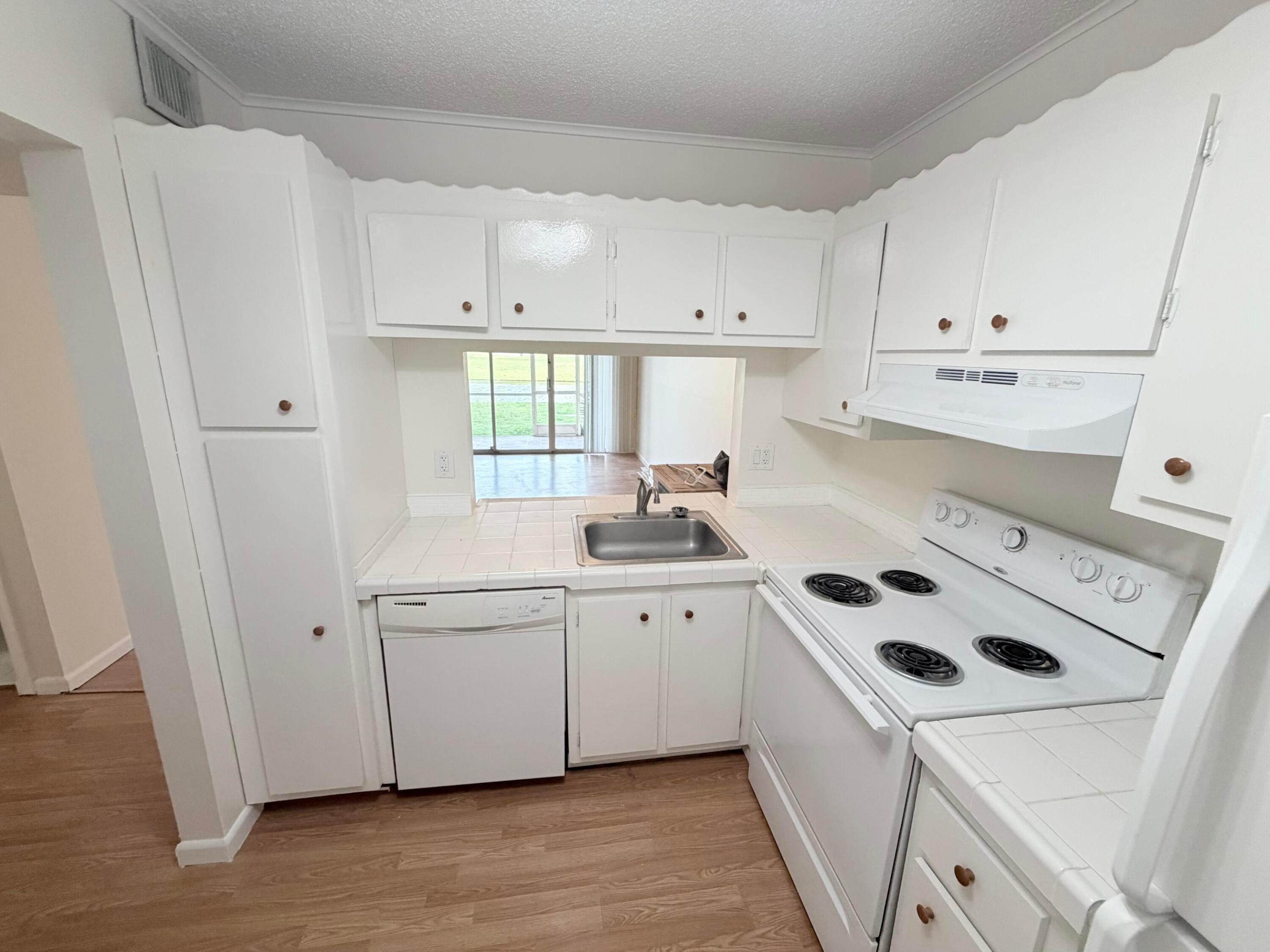 9230 Lagoon Place Unit 110 — photo