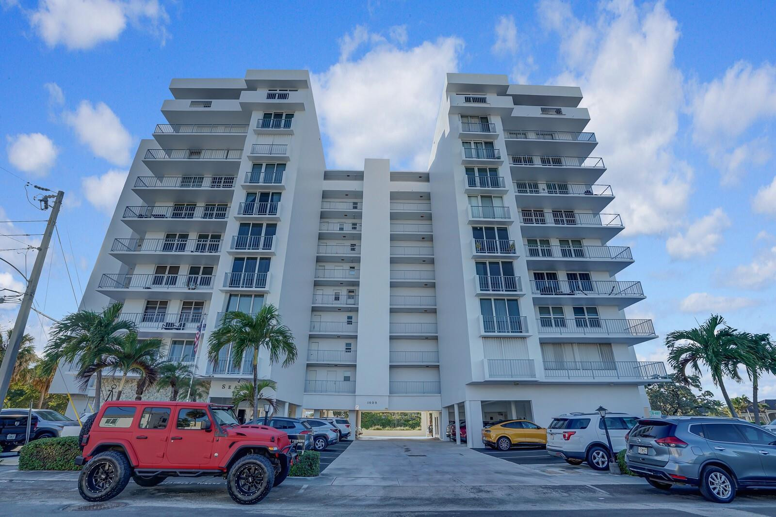 1609 N Riverside Drive Unit 304 — photo