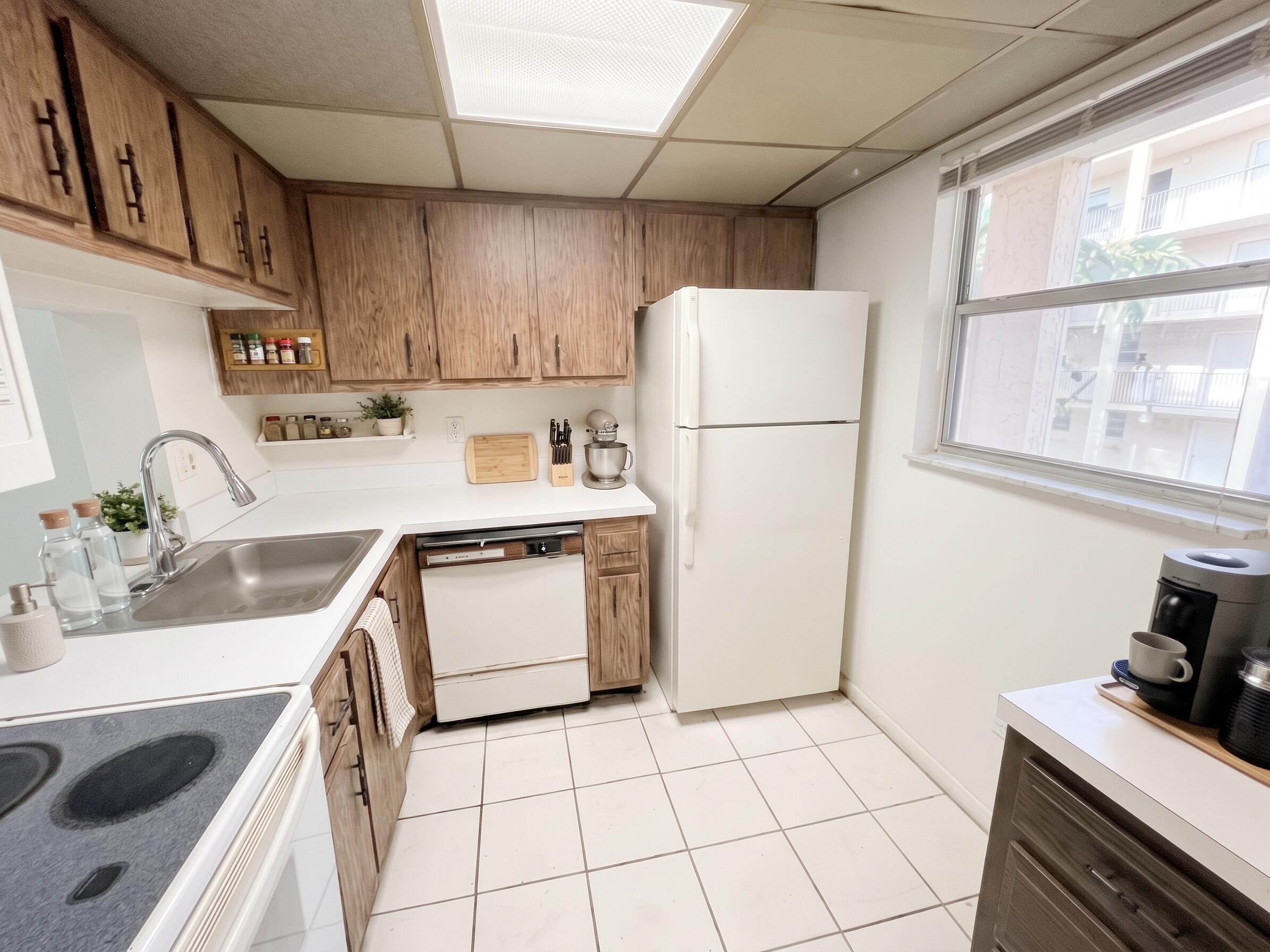 2800 NW 56th Avenue Unit F201 — photo