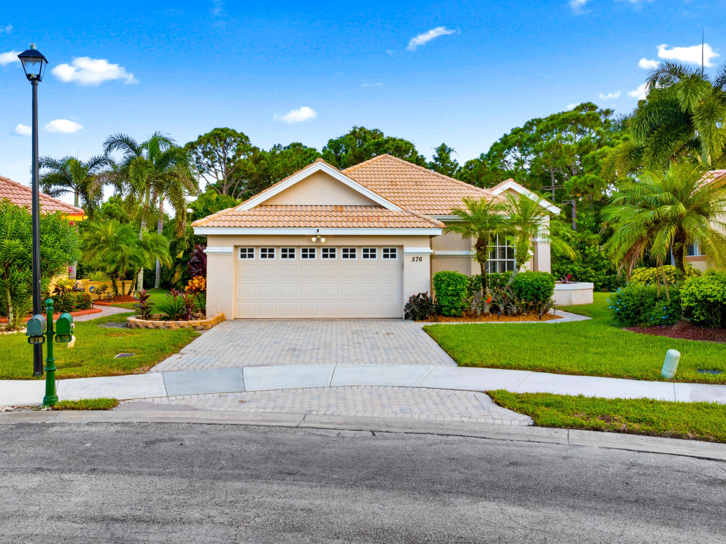 576 SW Saint Kitts Cove — photo