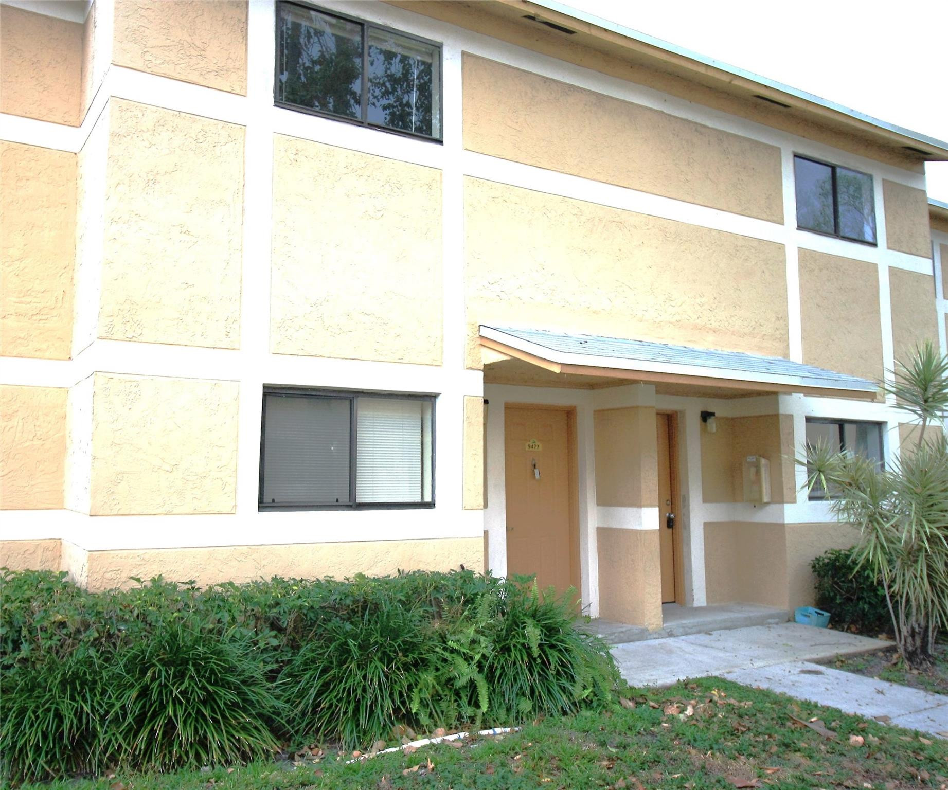 9477 Palm Circle N — photo