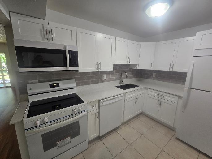 959 SE 2nd Avenue Unit 210 — photo