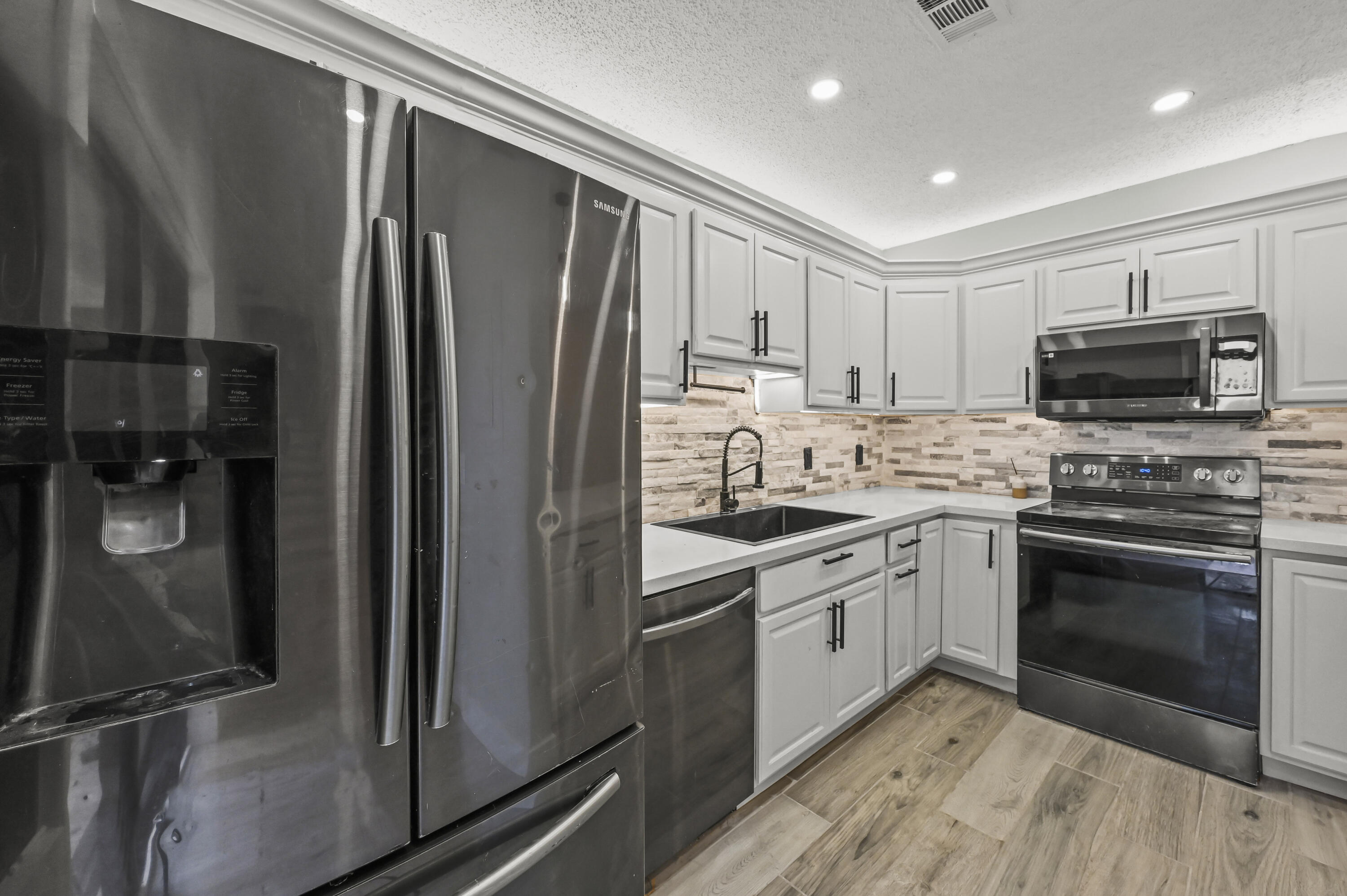 301 Miramar Lane Unit C1 — photo