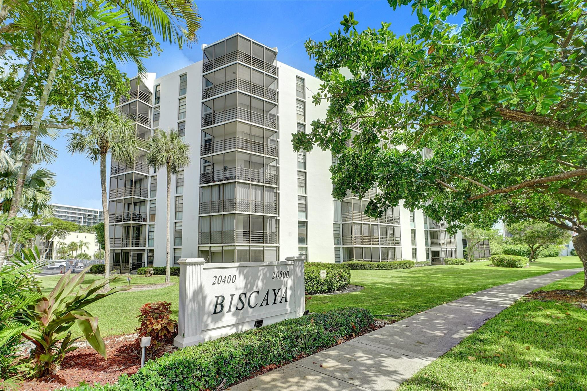 20400 W Country Club Drive Unit 118 — photo