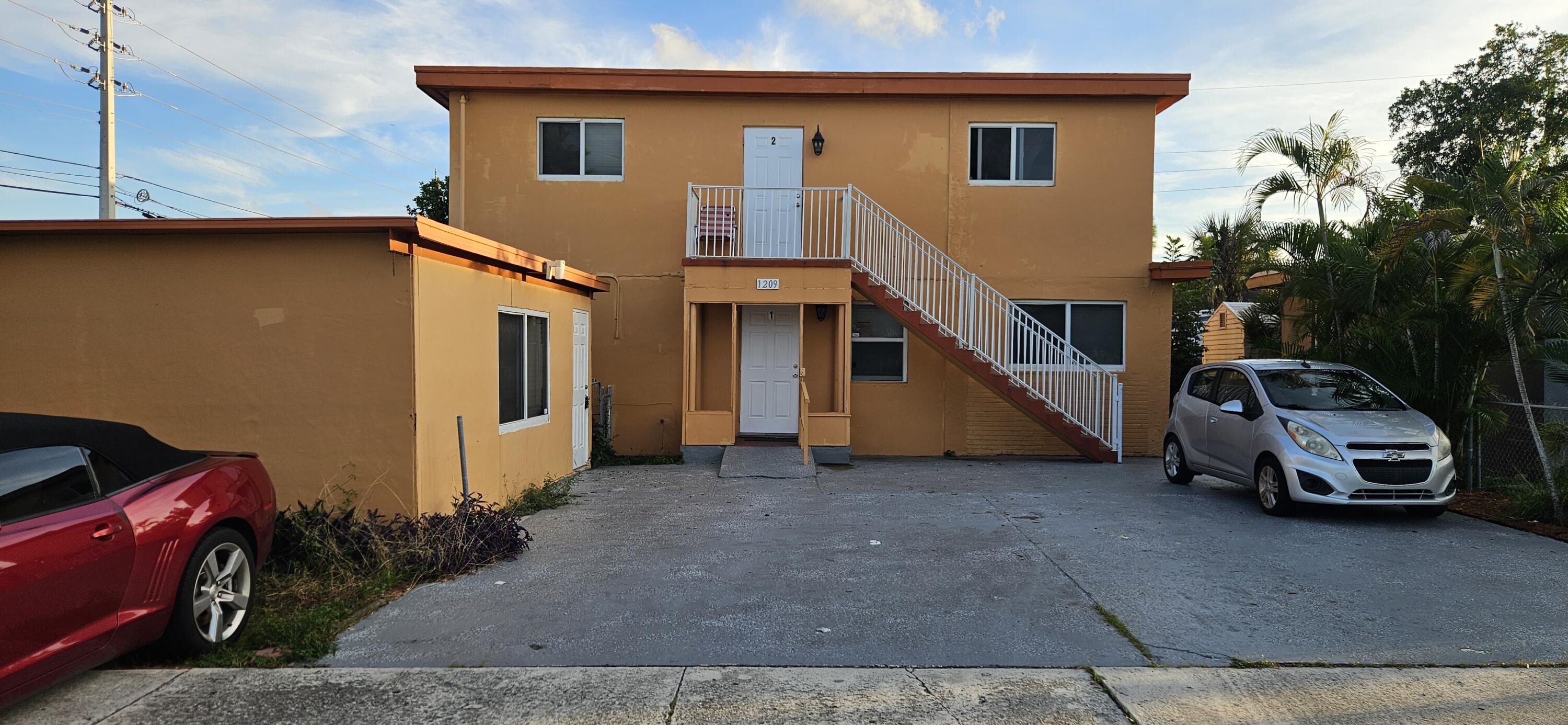 1209 W 10th Street Unit 1 — photo