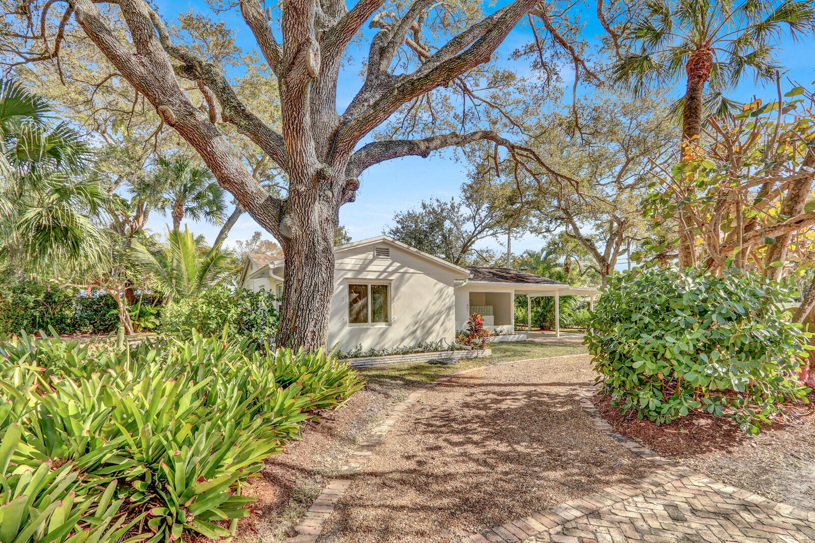 601 Paulina Road — photo