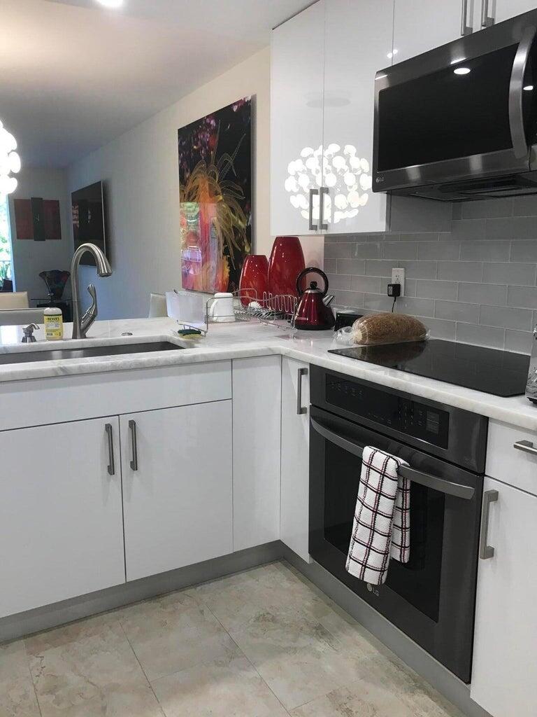 2515 NE 2nd Court Unit 201 — photo