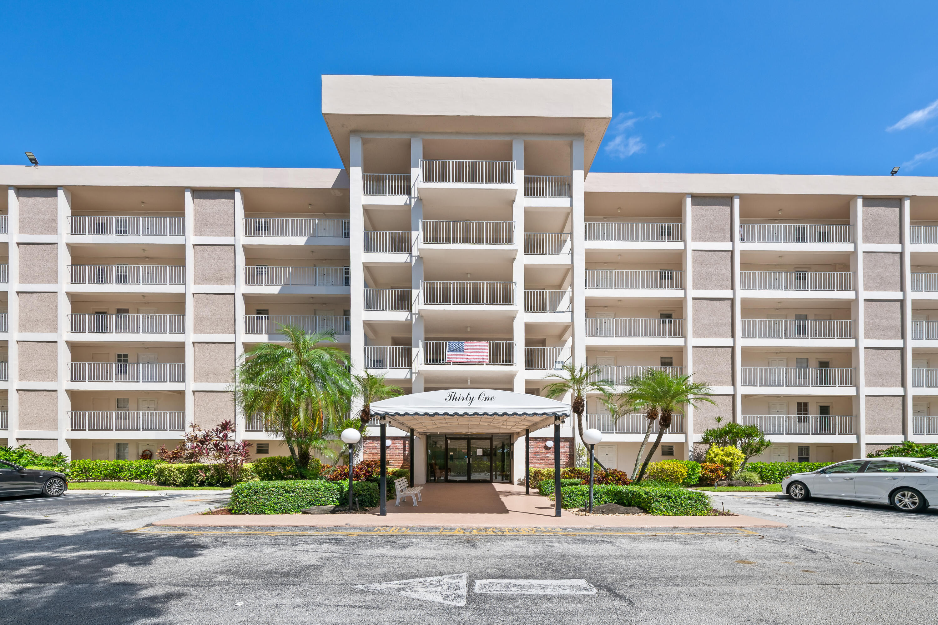 2901 S Palm Aire Drive Unit 402 — photo