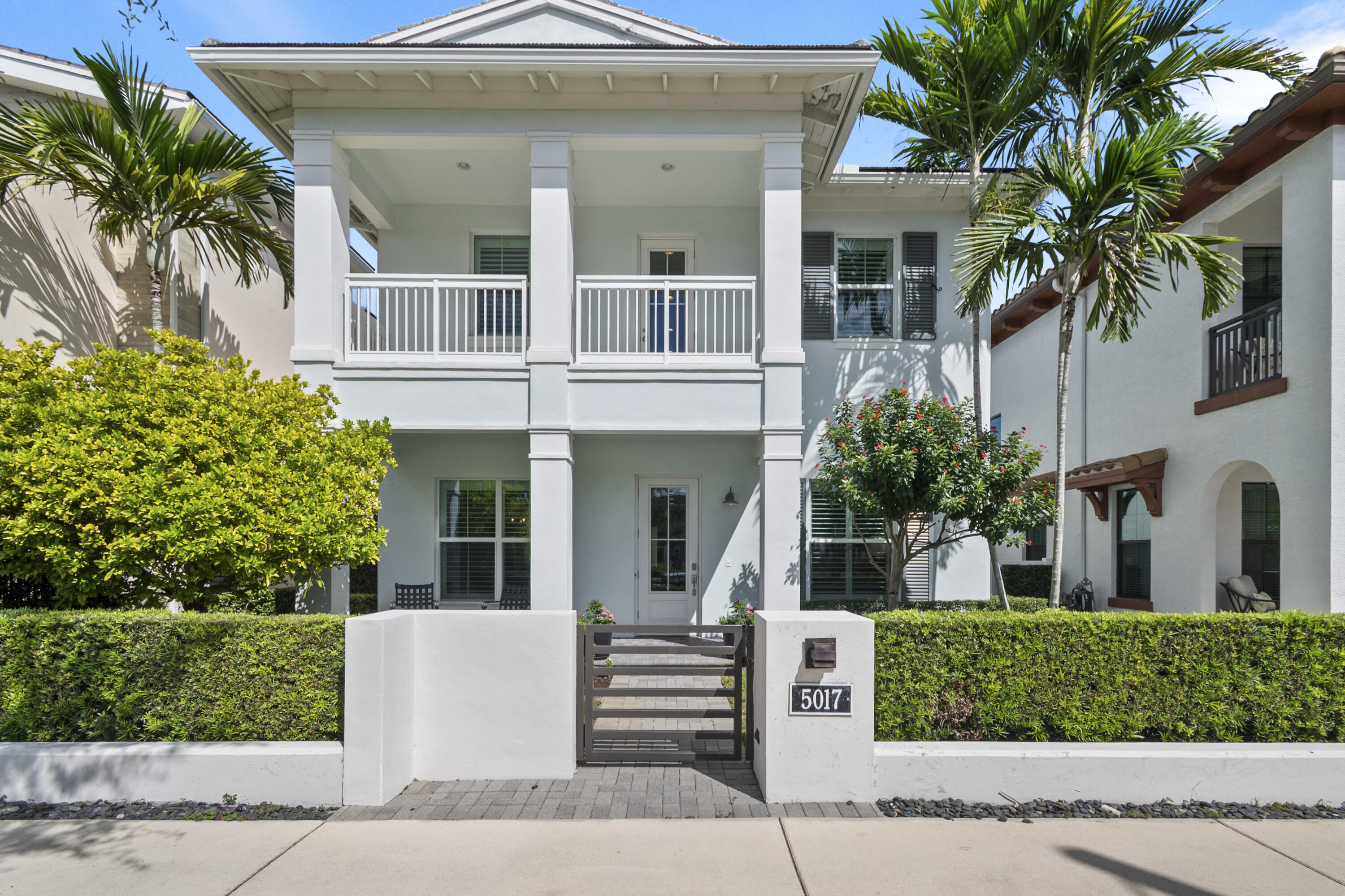 5017 Grandiflora Road — photo