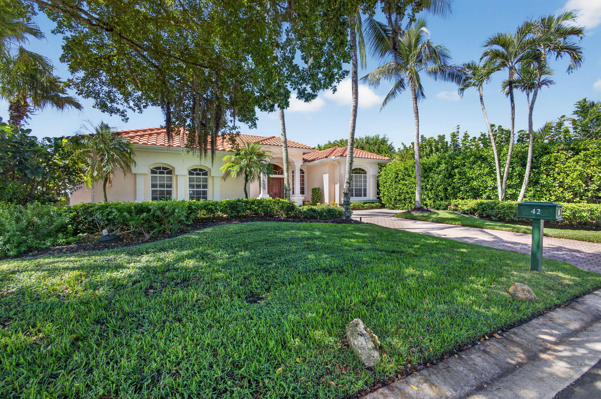 42 Windward Isle — photo