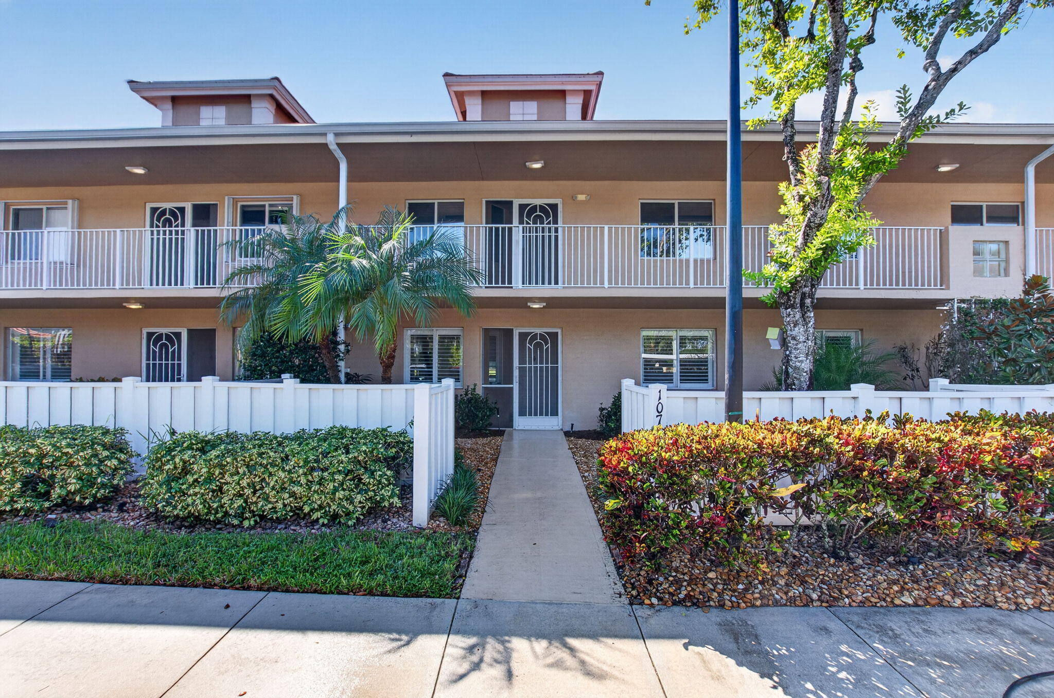 5914 Regal Glen Drive Unit 107 — photo