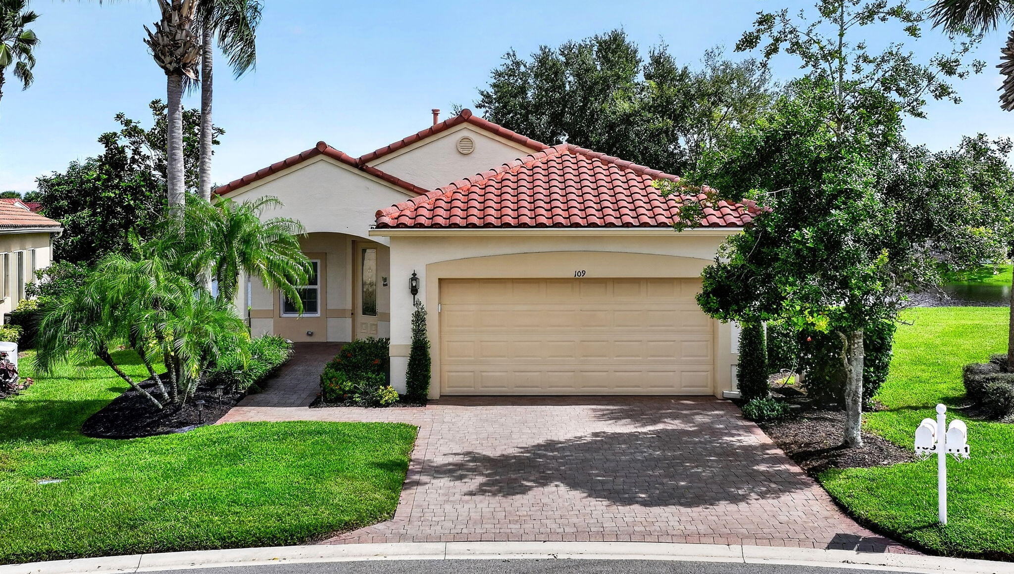 109 NW Baycrest Court — photo