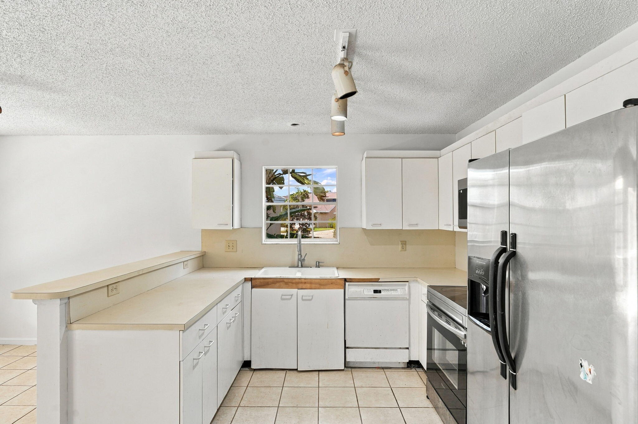 1015 Lake Breeze Drive — photo