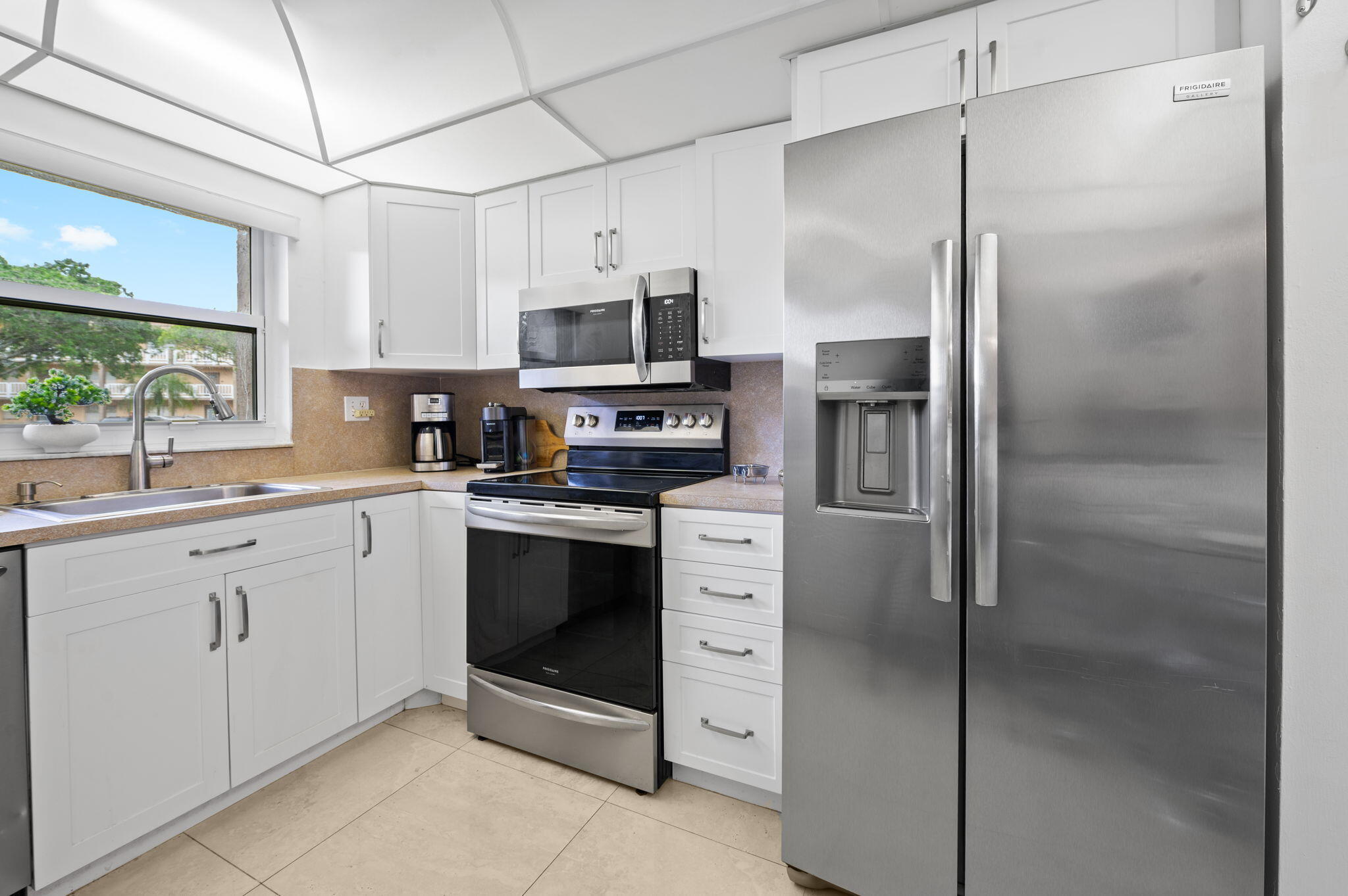 9330 Sunrise Lakes Boulevard Unit 104 — photo
