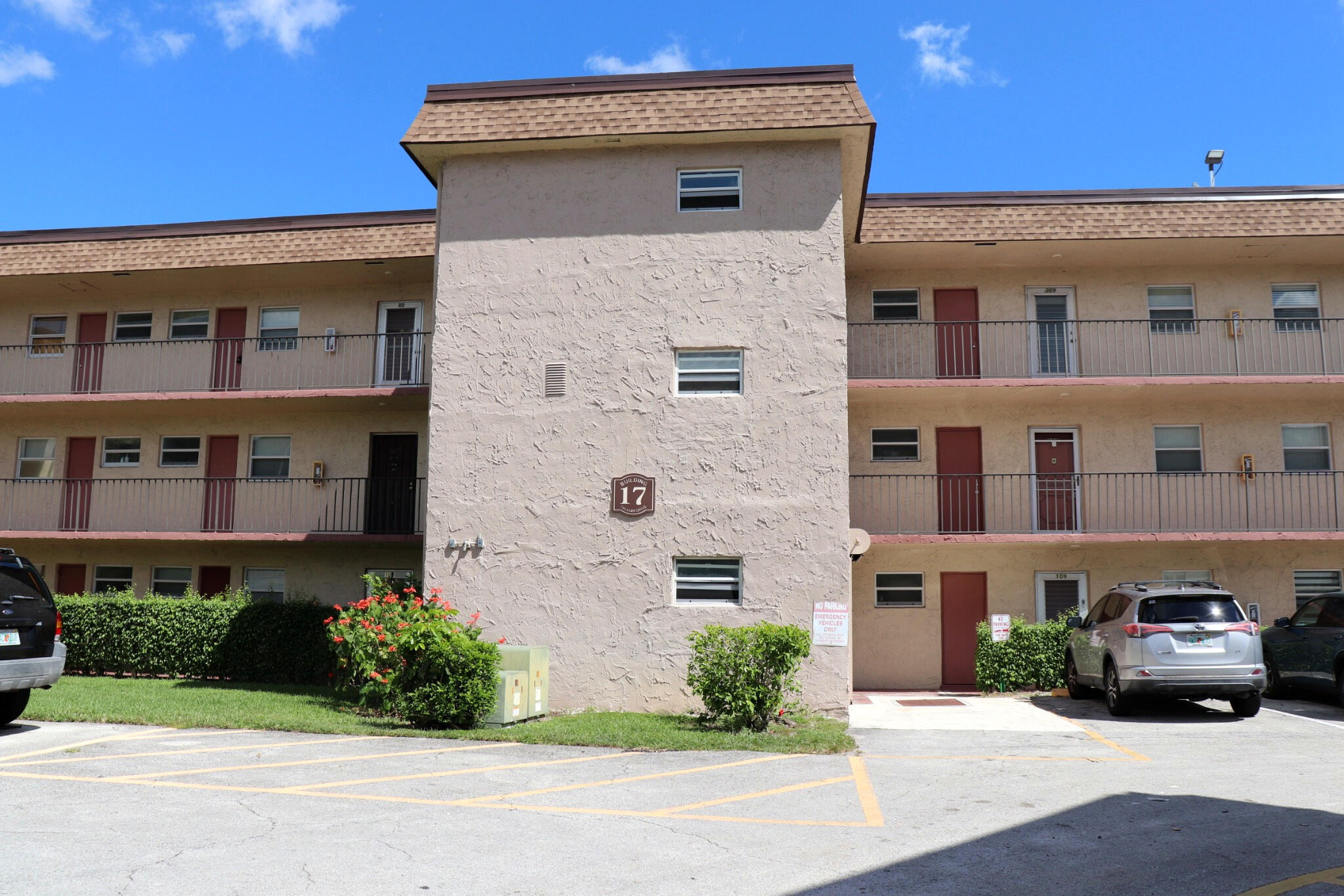 715 Lori Drive Apt 315 — photo