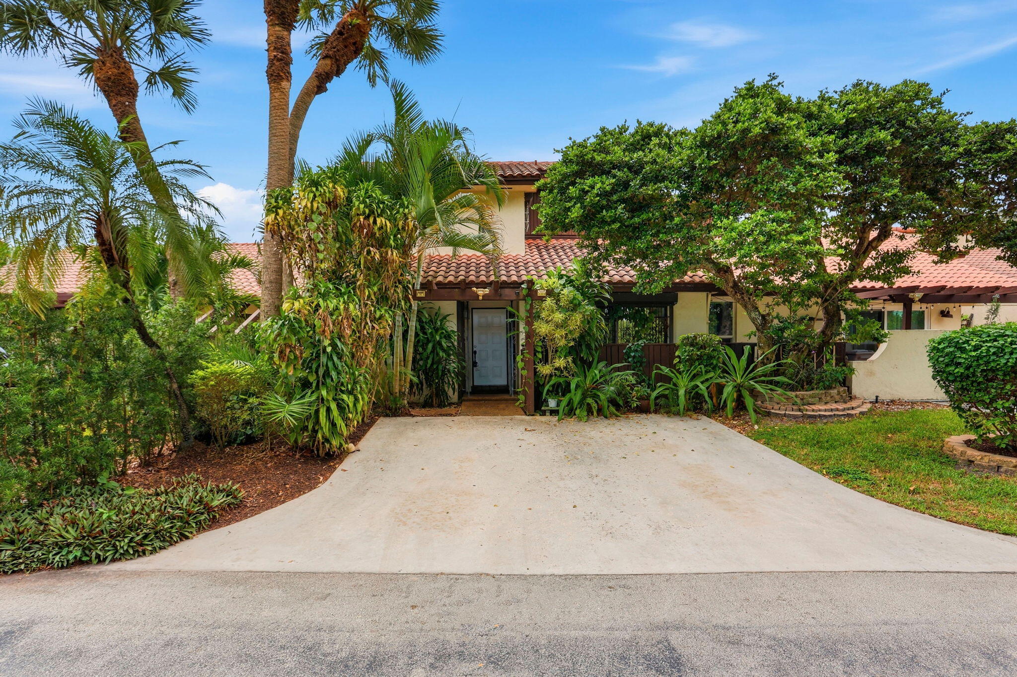 6850 Tiburon Drive — photo