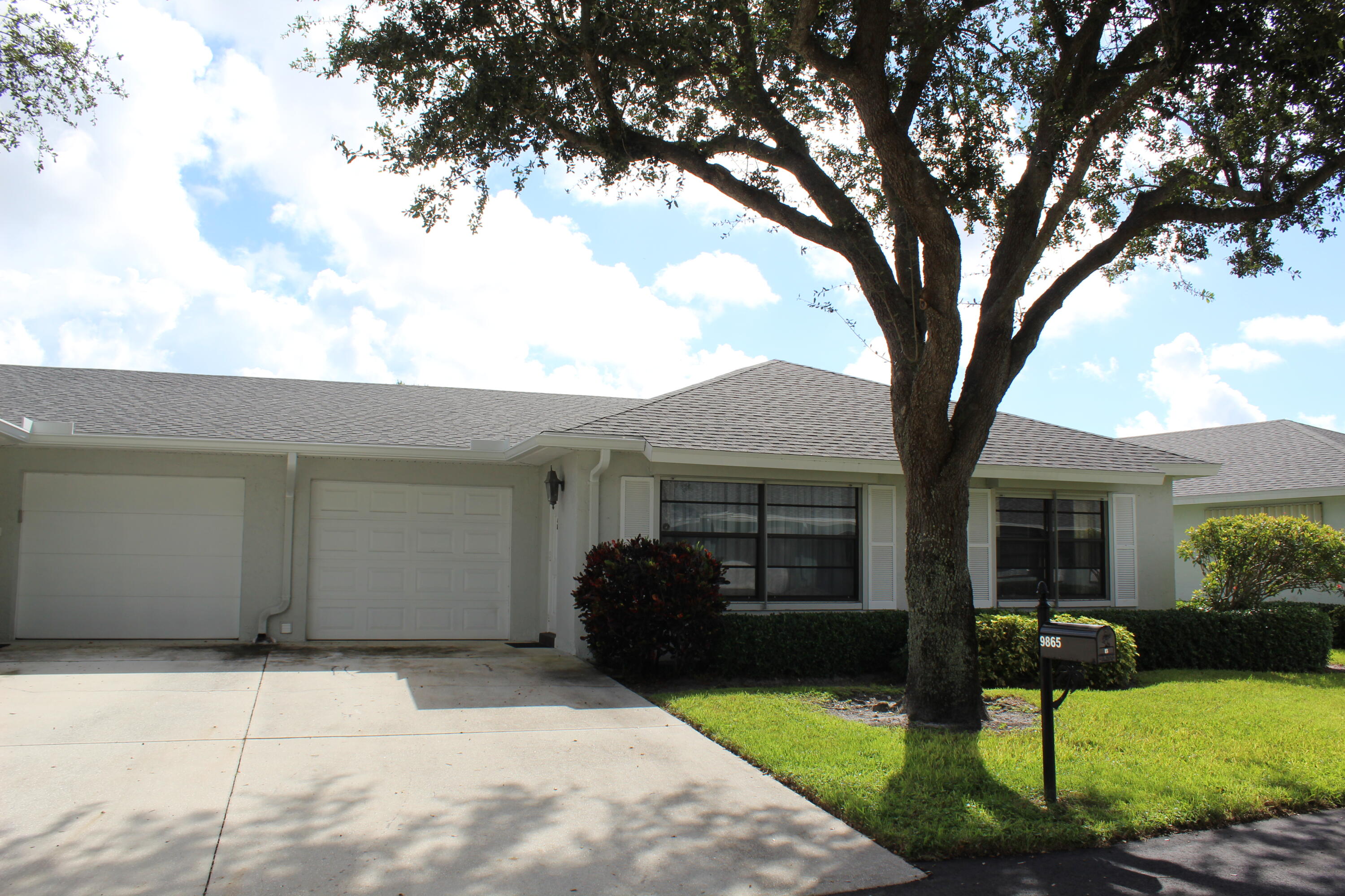9865 Tabebuia Tree Drive Unit B — photo