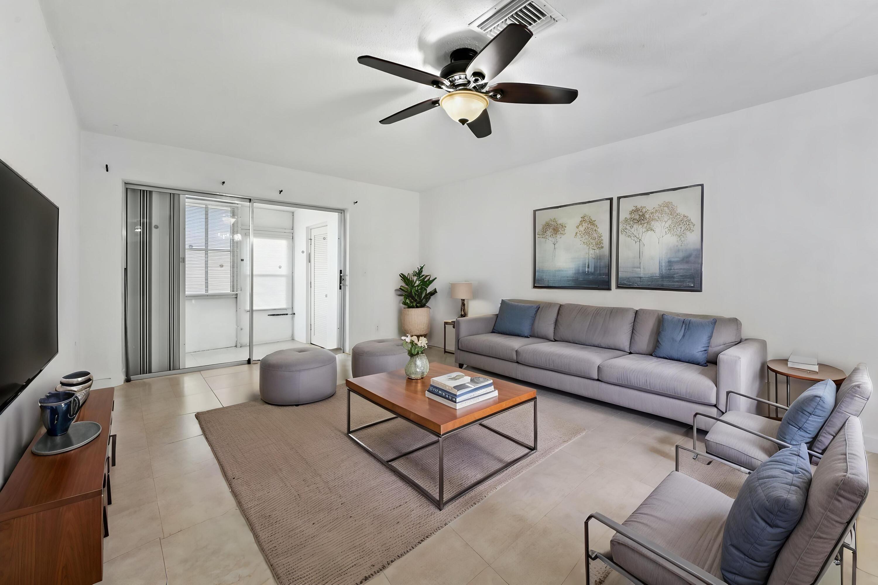 2868 Ashley Drive E Unit C — photo