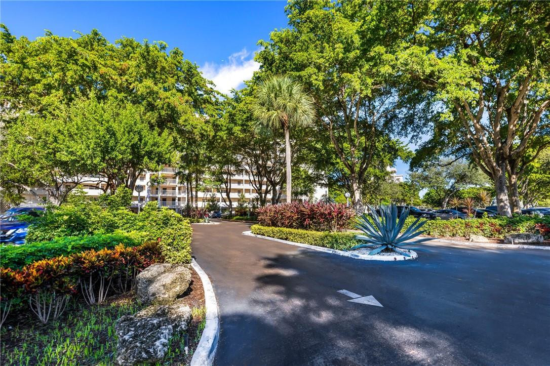 605 Oaks Drive Unit 104 — photo