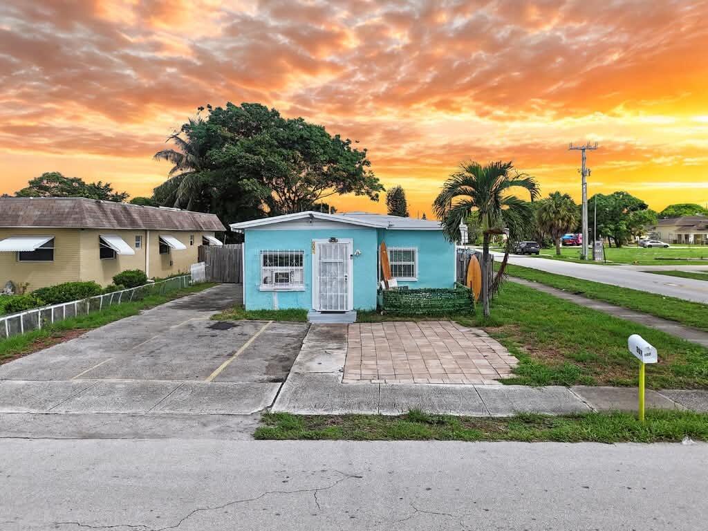 207 SW 4th Street — photo