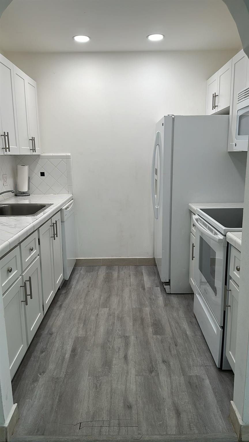 1401 SW 135th Terrace Unit 411H — photo