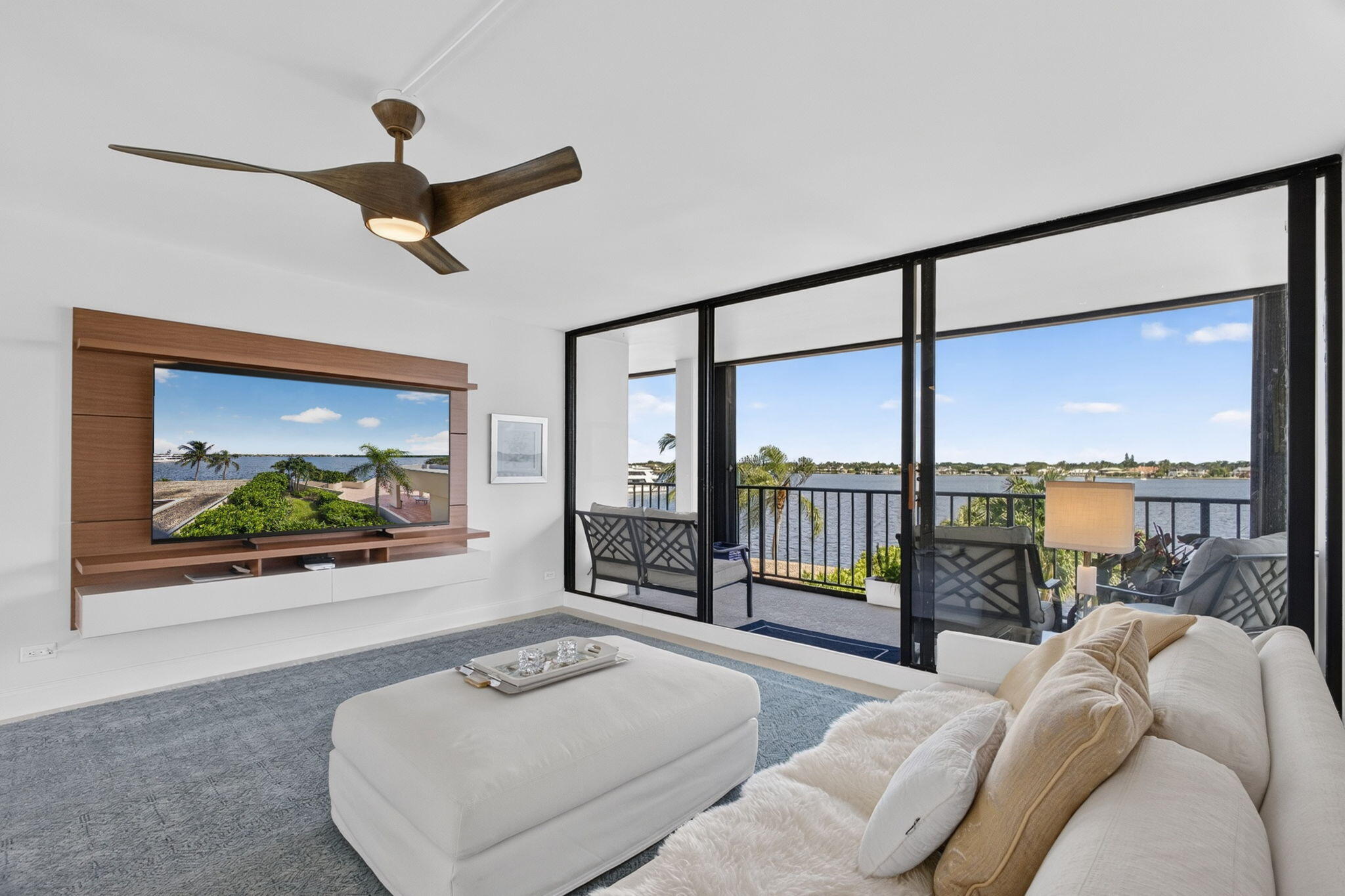 130 Lakeshore Unit 323 — photo