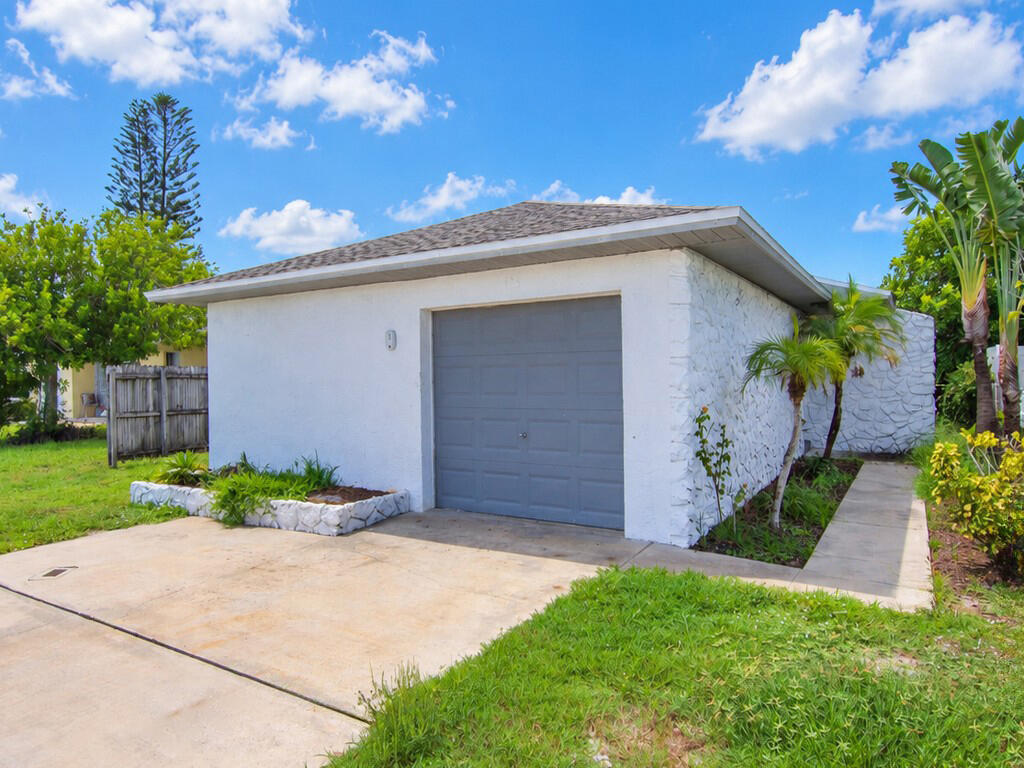 135 S Kenneth Court — photo