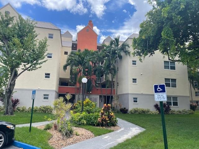 8363 Lake Drive Unit 506 — photo