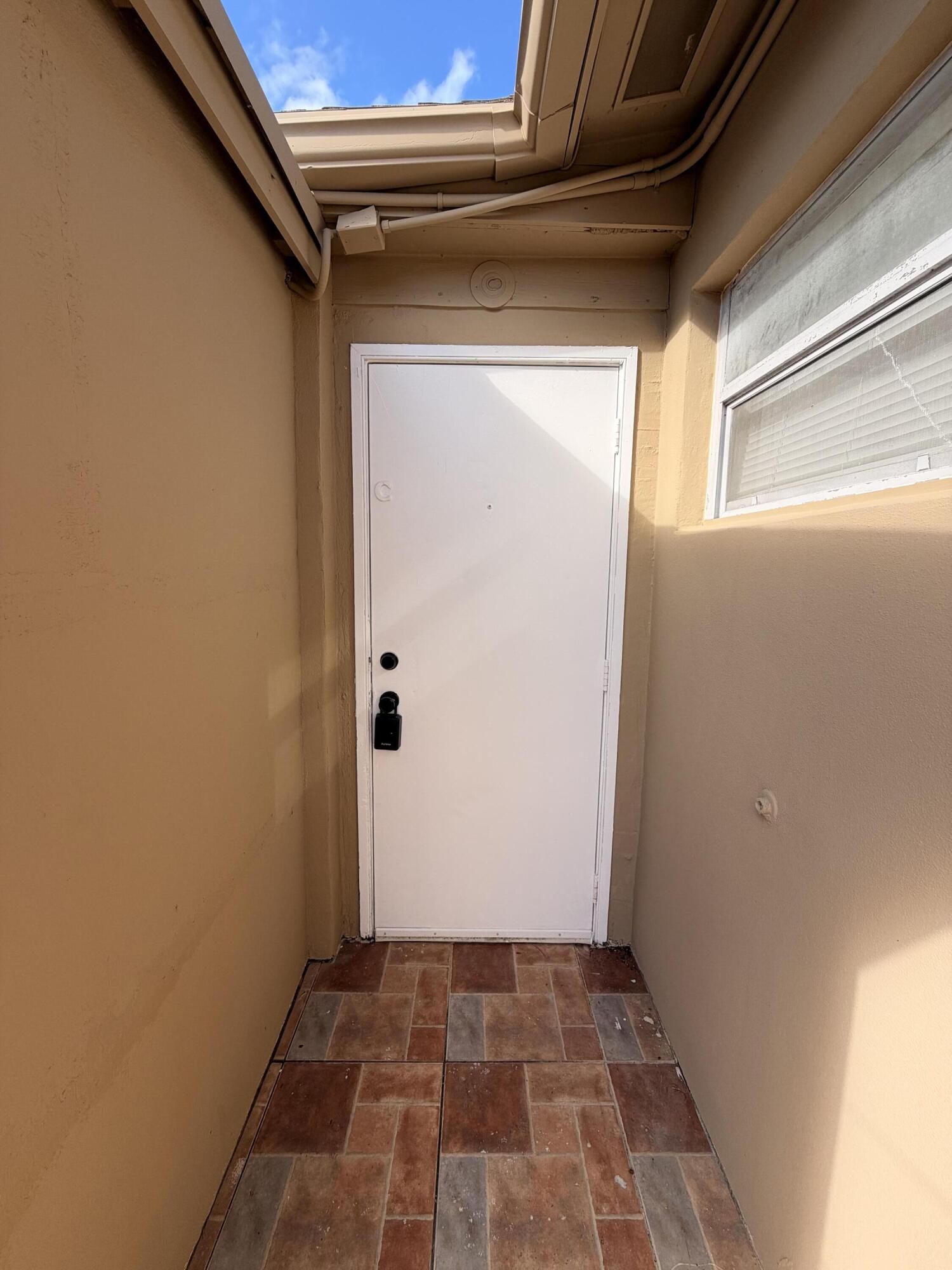 2438 Thomas Street Unit 1 — photo