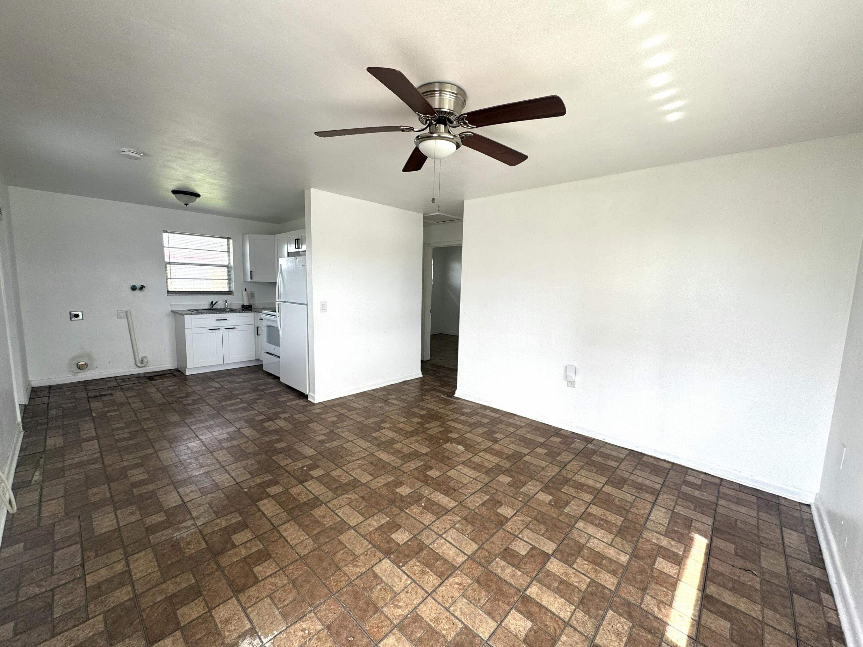 1341 Drive Martin Luther King Junior Boulevard W — photo