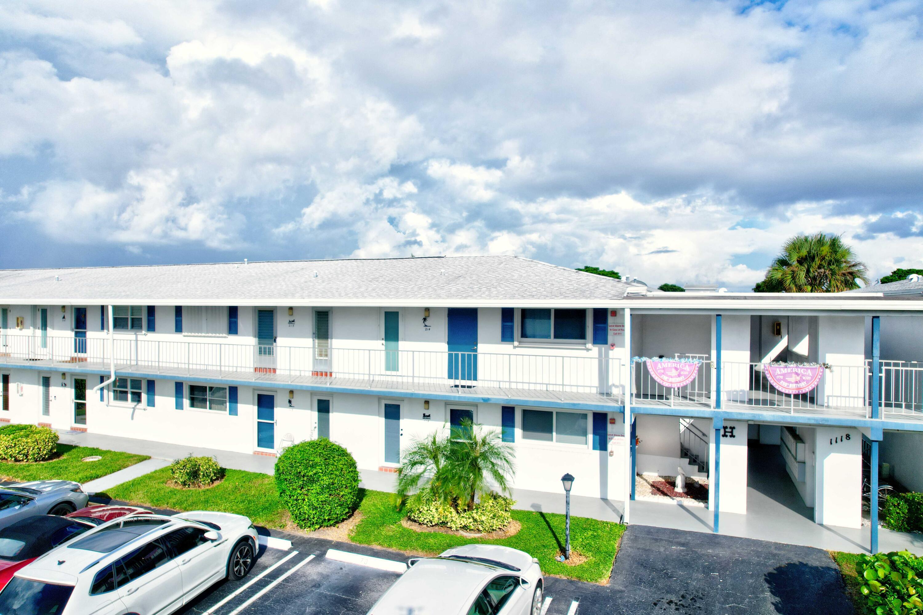 1118 Lake Terrace Unit 215 — photo