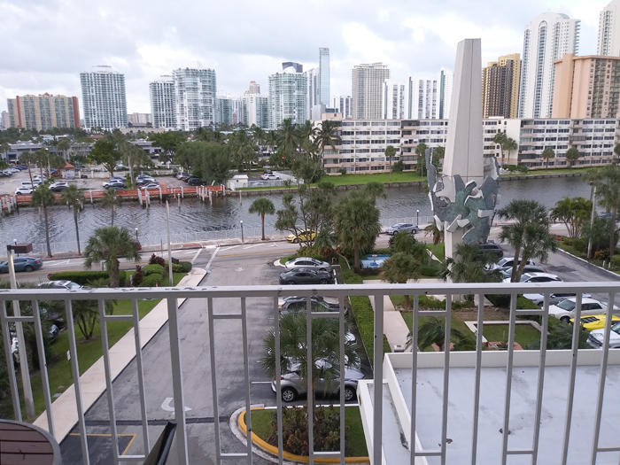 300 Bayview Drive Unit 403 — photo